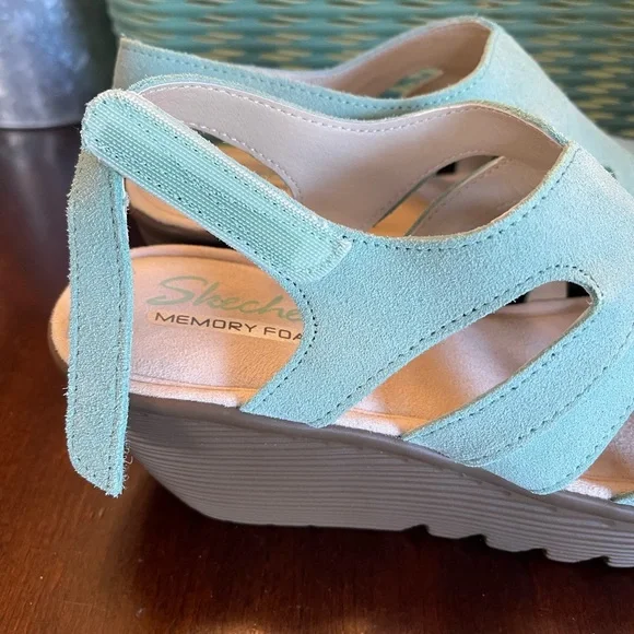 Skechers Women Parallel Stylin Suede
Peep-toe Slingback Wedge Sandals NWOT - Picture 5 of 7